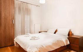 Wood Apartment In The Center Of Thessaloniki